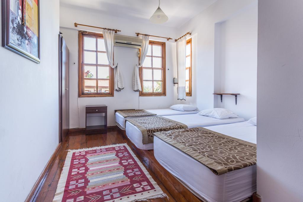 Mavi & Ani Pansiyon Antalya Buitenkant foto